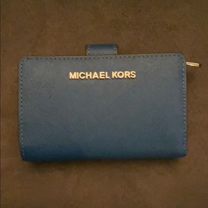 Michael Kors wallet with zipper on the side